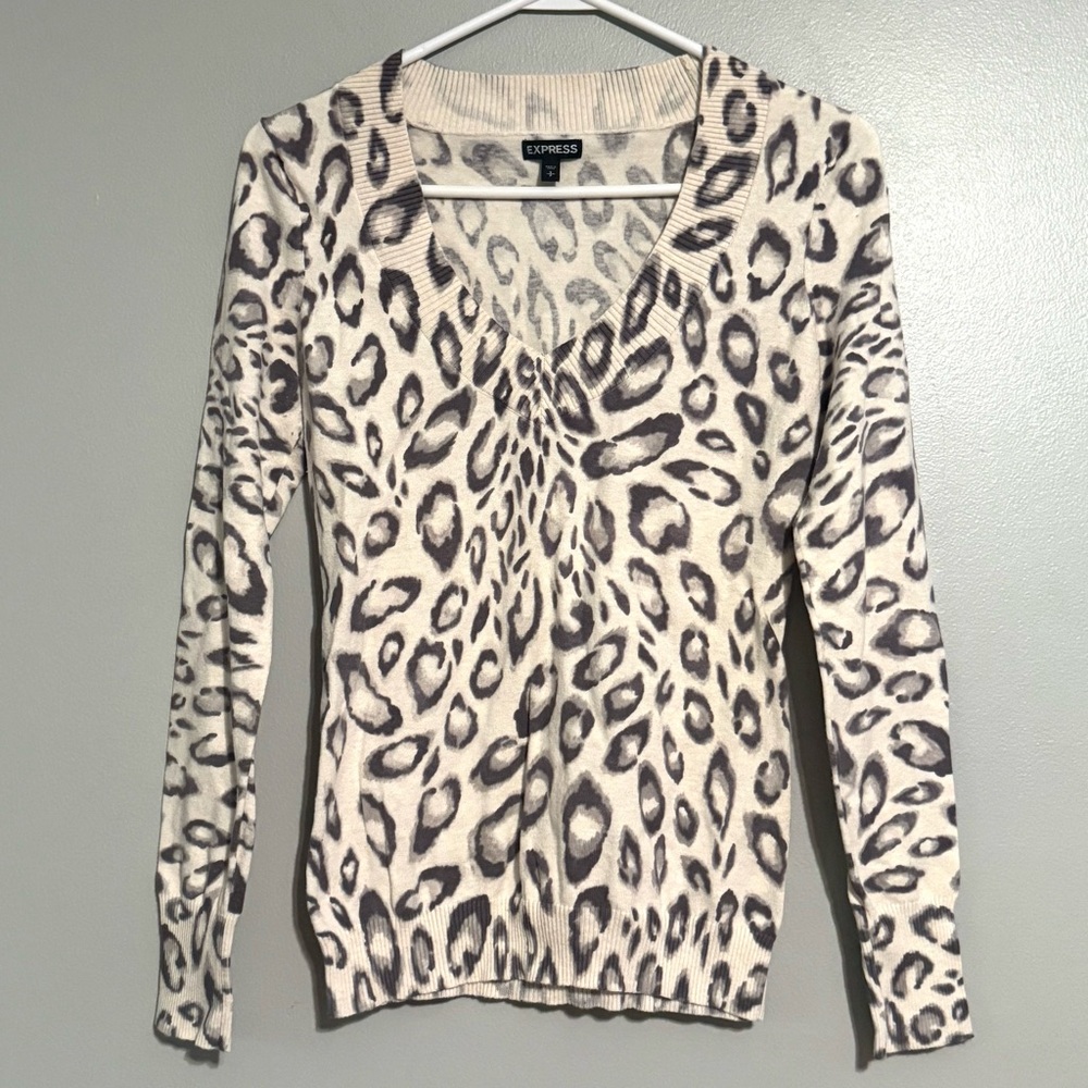 Express Women’s size Small Cream Leopard Print Sweater 657B5
